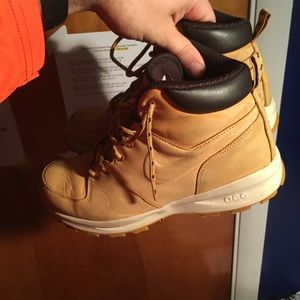 Nike size 9 boots
